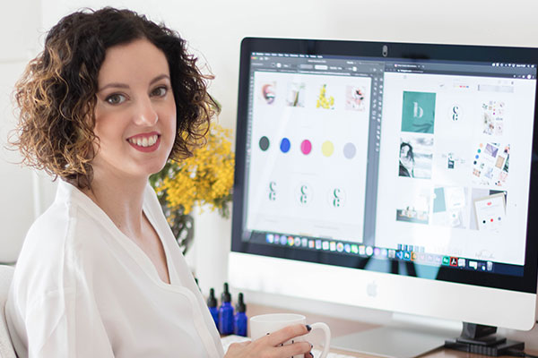 soy-esther Esther Canales - Especialista en diseño de marca e identidad visual sector belleza